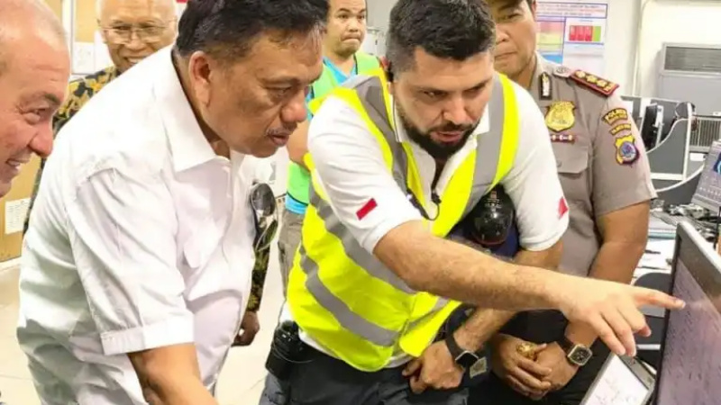 Olly Dondokambey Tinjau Operasional Kapal Pembangkit Listrik Ini