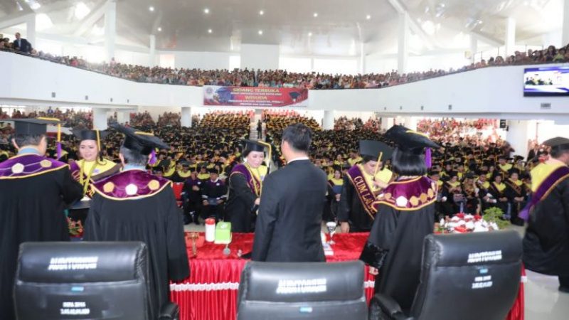Hadiri Wisuda Unsrat, Steven Kandouw Sebut hanya 5 Persen Penduduk Indonesia Sarjana