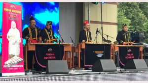 Ansambel Musik Kolintang Kayu Utusan Pinkan Pukau Festival Indonesia di Moscow