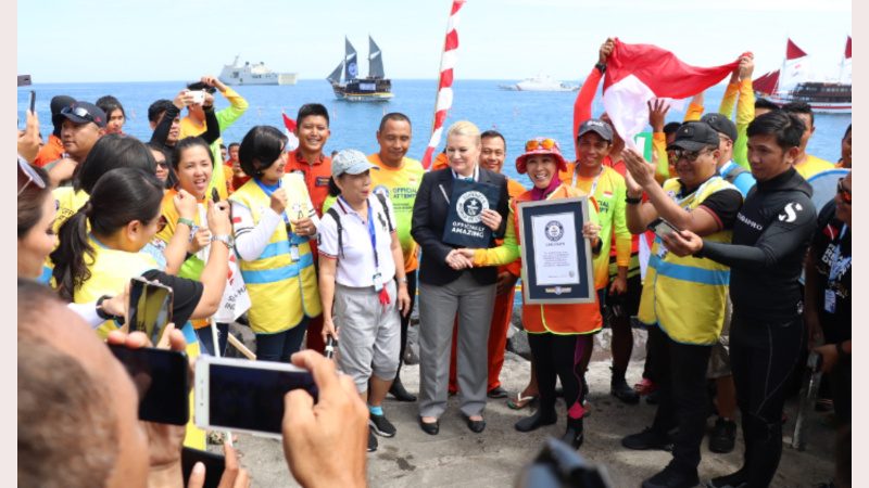 578 Penyelam di Manado Sukses Pecahkan Rekor Dunia Rangkaian Penyelam Terpanjang