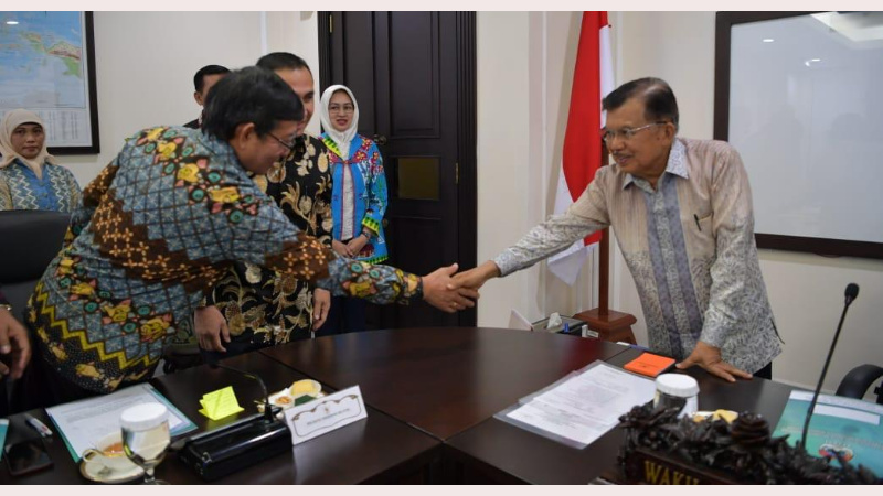 Temui Jusuf Kalla di Istana, Vicky Lumentut Serahkan Hasil Rekomendasi Rakernas Apeksi