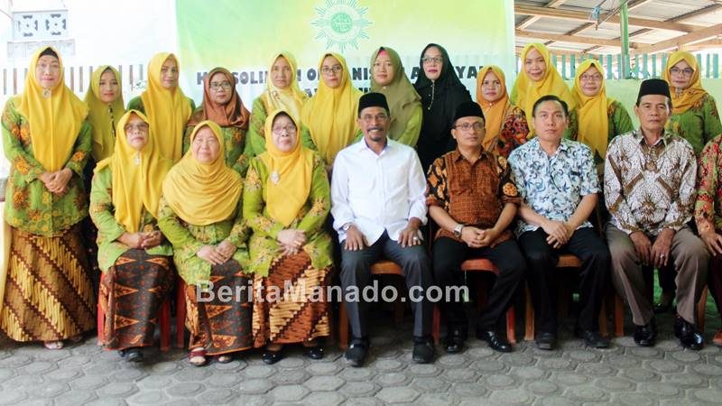 Foto Bersama Pengurus Daerah Nasyiatul Aisyiyah Boltim, Pimpinan Pusat dan Wilayah Nasyiatul Aisyiyah beserta Bupati Boltim Sehan Landjar