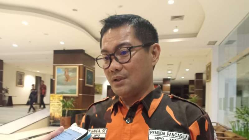 Joune Ganda Bantu Pembangunan Balai Desa Wasian