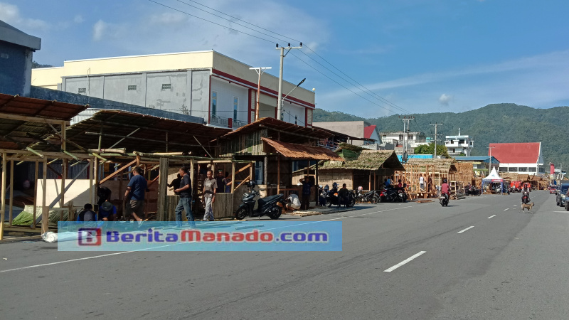 Unik, Pembuatan Stand Pameran Festival Pesona Sangihe Berbahan Bambu dan Rumbia