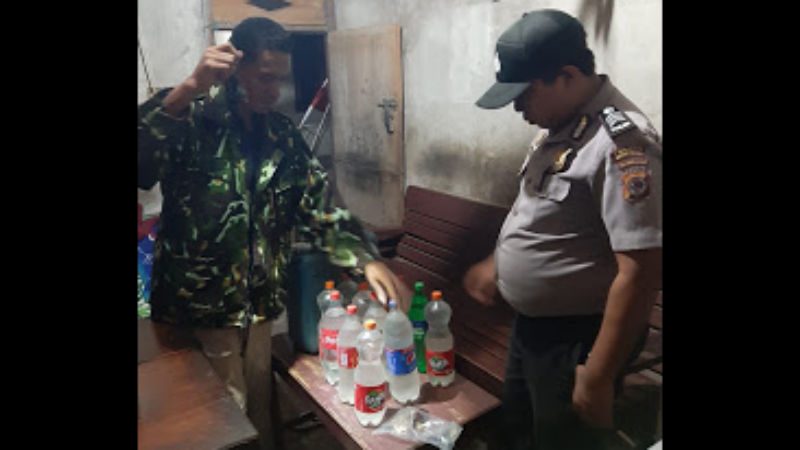 Operasi Cikon KRYD Razia Puluhan Botol Miras