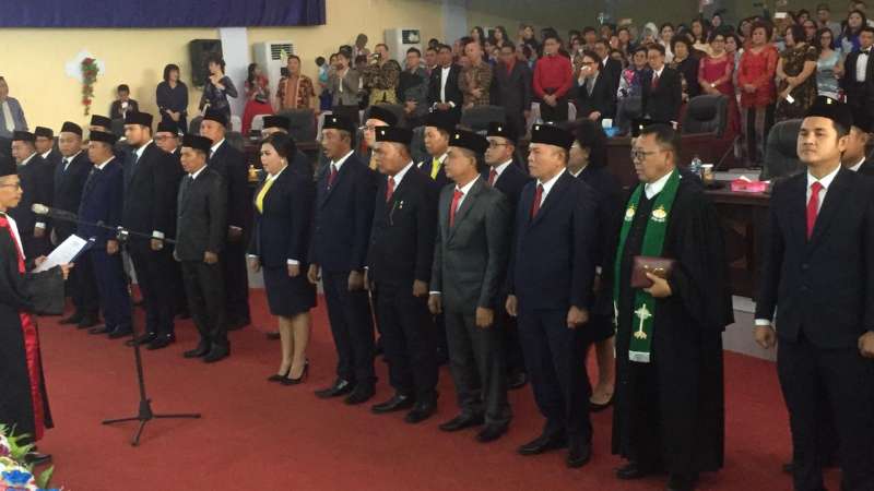 30 Anggota DPRD Minut Periode 2019-2024 Diambil Sumpah Janji