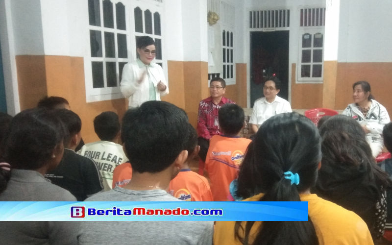 Bupati Christiany Paruntu Antar Bantuan di Panti Asuhan Nazaret
