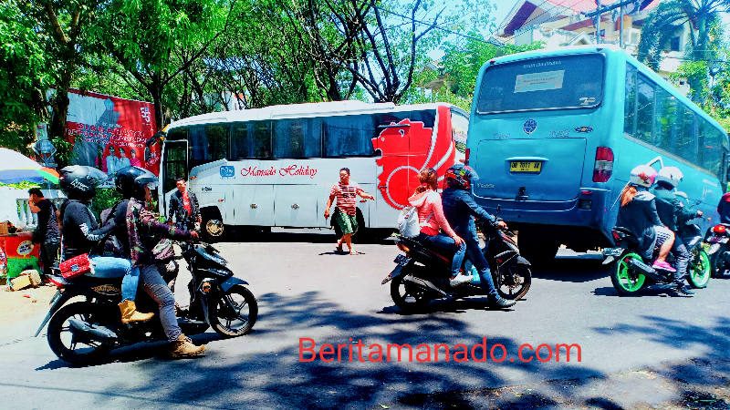 Macet Panjang Di Pineleng, Ternyata Ini Penyebabnya 9 Macet Panjang Di Pineleng, Ternyata Ini Penyebabnya