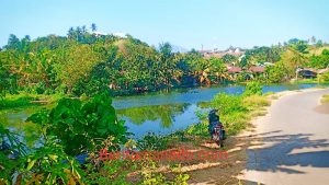 Mancing Asyik di Waduk Kecil Tengah Kota