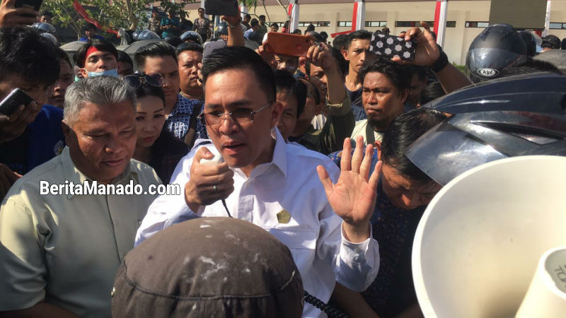 Anggota Dewan Akhirnya Temui Demonstran