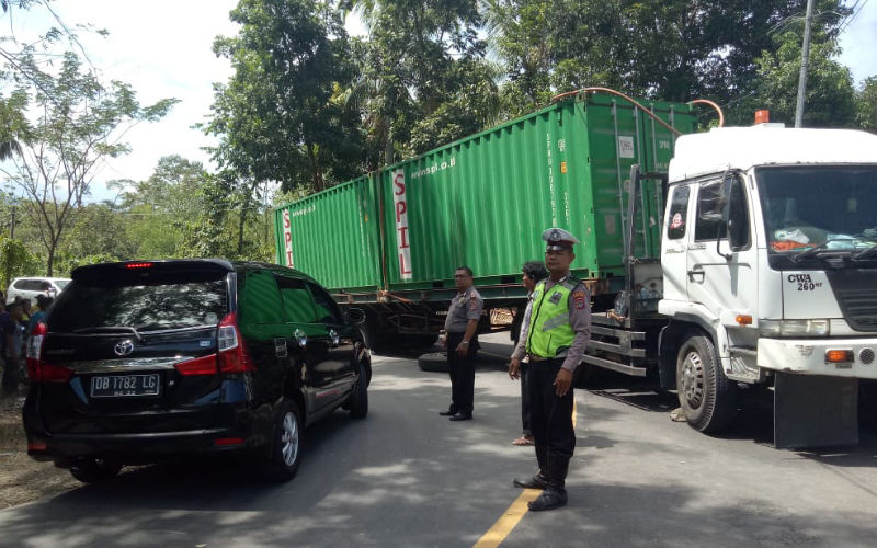 Terlindas Truk Tronton di Minsel, Pengendara Motor Tewas