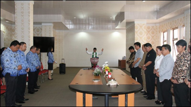 Sekretariat dan Anggota DPRD Kota Tomohon Gelar Ibadah