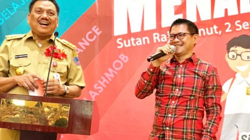 Sukseskan Gerakan Menabung, Joune Ganda Berikan Bantuan Ini kepada Siswa Minut