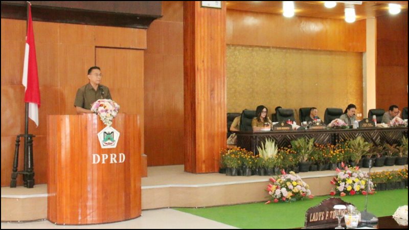 Paripurna DPRD Tomohon Mendengarkan Tanggapan Walikota Terhadap PU Fraksi