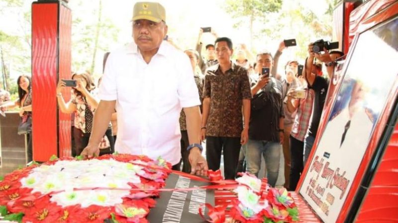 Rombongan Pemprov Sulut Dipimpin Olly Dondokambey Ziarah di Makam Almarhum Freddy Sualang
