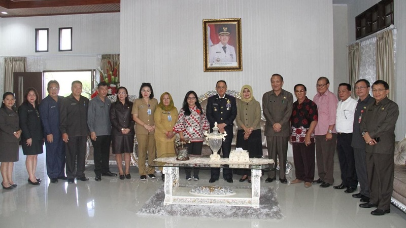 Bupati Royke Roring Terima Kunjungan Tim Verifikasi Kabupaten Sehat