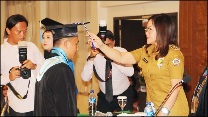 Syerly Hadiri Wisuda Akper Bethesda Tomohon 8 Syerly Hadiri Wisuda Akper Bethesda Tomohon