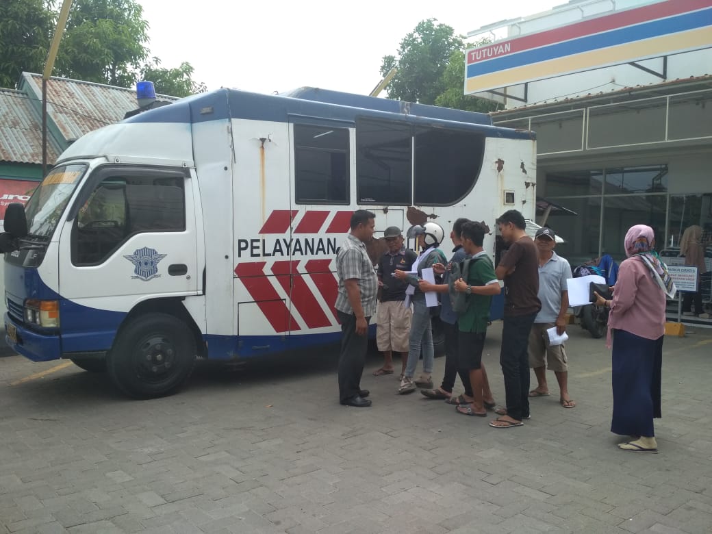 SIM Keliling Hadir di Boltim, Warga Berbondong Perpanjang SIM