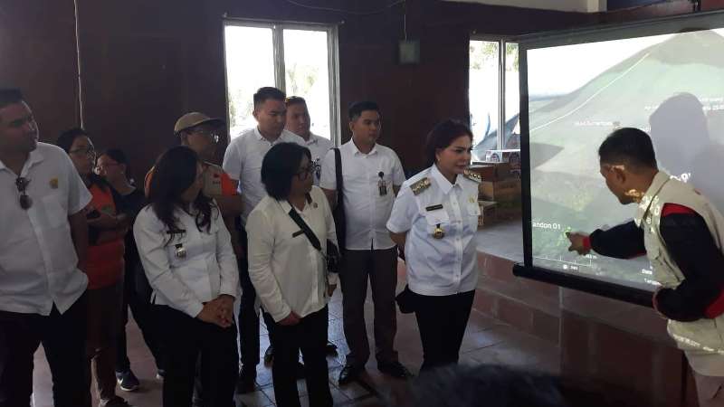 Kunjungi Posko Karhutla, Bupati Vonnie Panambunan Minta BPBD Segera Ajukan Permintaan Bantuan