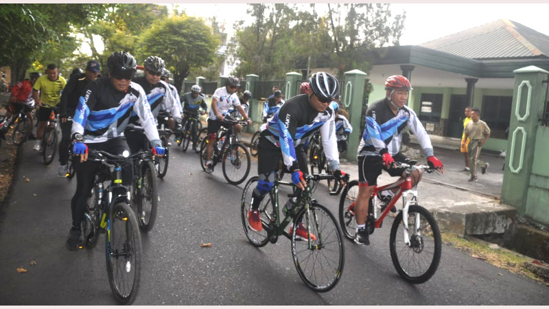 Jaga Stamina, Danrem 131/Santiago Pimpin Jajarannya Bersepeda Rute Manado-Bitung