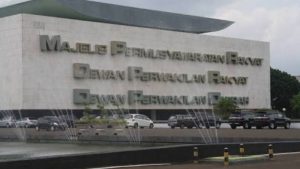 Hillary Lasut Pimpin Rapat Paripurna Pelantikan Anggota DPR RI, Olly Dondokambey Mengaku Bangga