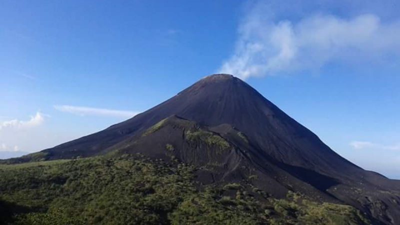 Evaluasi Badan Geologi Bandung, Gunung Soputan Berstatus Waspada