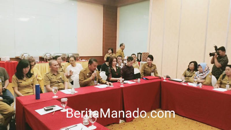 Buka FGD Perumusan Baju Khas Manado, Ini Pesan Micler Lakat 8 Buka FGD Perumusan Baju Khas Manado, Ini Pesan Micler Lakat