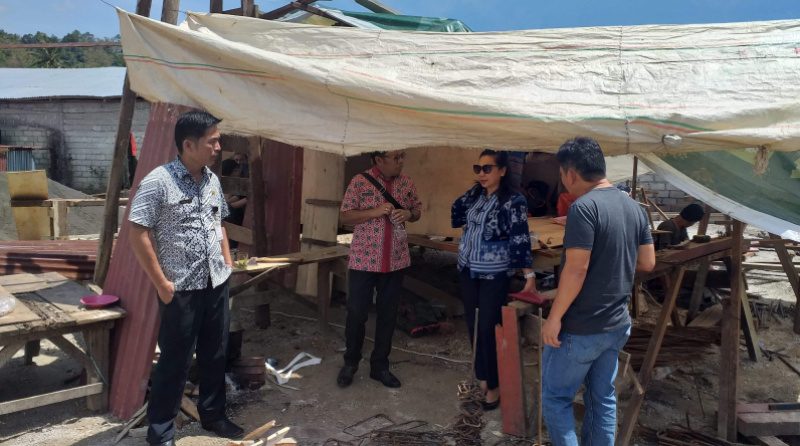 Debby Bukara Tinjau Proyek di Pasar Rakyat Langowan