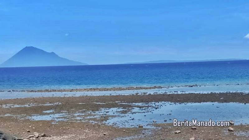Obyek Wisata Pantai Malalayang Saat Air Surut
