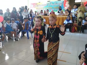 Amanda dan Kevin Perkenalkan Busana Adat Jawa di Jambore PAUD 2019
