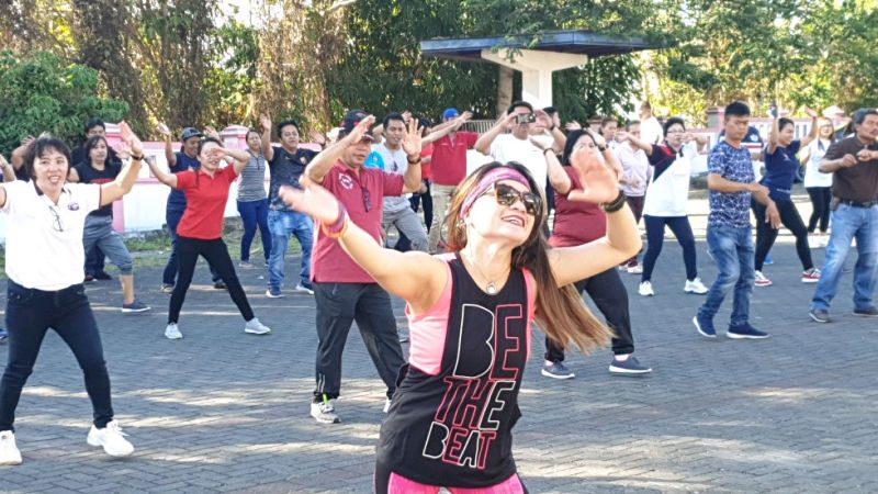 Jumat Sehat, Pemkab Mitra Senam Zumba Bersama Ibis Hotel Manado