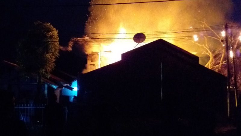 Sebuah Rumah di Desa Pineleng Dua Ludes Dilalap Api