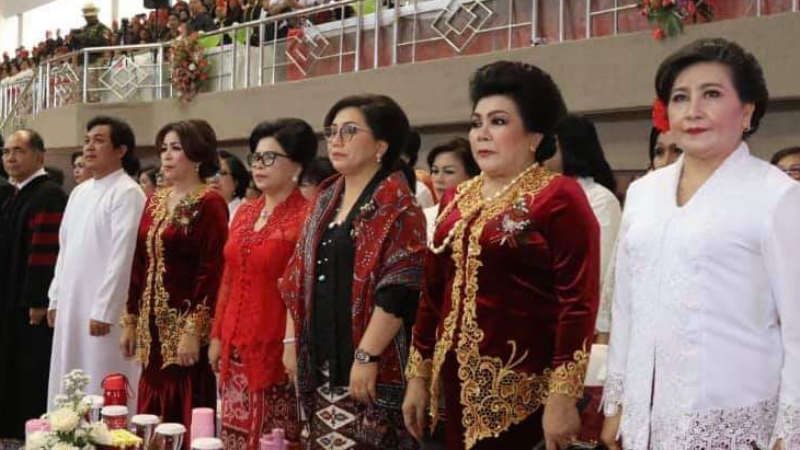 Gubernur Olly Dondokambey Dianugerahi Gelar Tonaas Wangko Um Banua 13 Gubernur Olly Dondokambey Dianugerahi Gelar Tonaas Wangko Um Banua