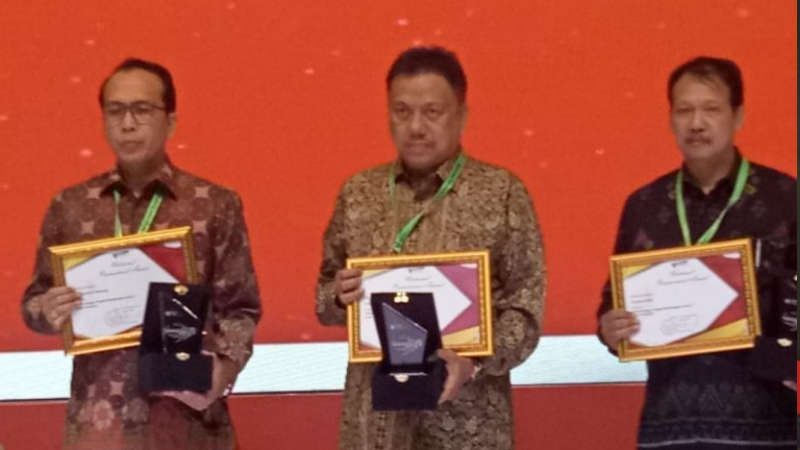 Gubernur Olly Dondokambey Raih National Procurement Award 2019
