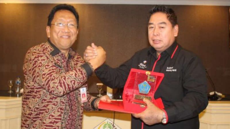 Sekprov Edwin Silangen Terima Kunjungan Benchmarking Jamsos Pekerja Sosial Keagamaan Pemprov Sulsel 8 Sekprov Edwin Silangen Terima Kunjungan Benchmarking Jamsos Pekerja Sosial Keagamaan Pemprov Sulsel