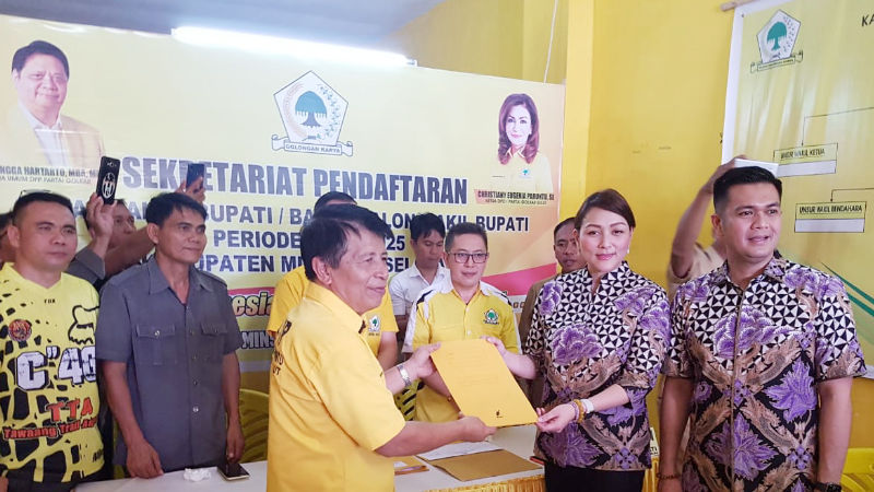 Maju Pilkada Minsel, Michaela Paruntu Resmi Daftar di Golkar