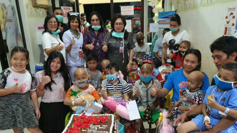 HUT Gubernur, Rita Dondokambey Berbagi Kasih di Klinik Estella