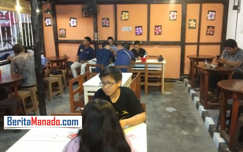 D'Teras Amurang Rumah Kopi Kekinian di Amurang