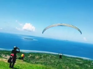 Guide Paralayang Boltim Terbang di Ketinggian 380 MDPL