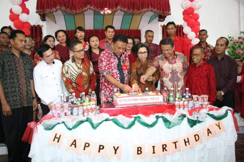 Kunjungi 6 Gereja di Bolmong Dalam Sehari, Gubernur Olly Dondokambey: Bapak Ibu tak Dibiarkan Sendiri
