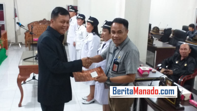 Jesaja Legi Lantik Empat Lurah, Benny Ompi Terima Sprint Lurah Lowu Dua