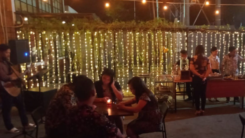 Manjakan Pengunjung, S Loft Hotel Manado Hadirkan 'The Terrace BBQ dan Akustik Live Music'