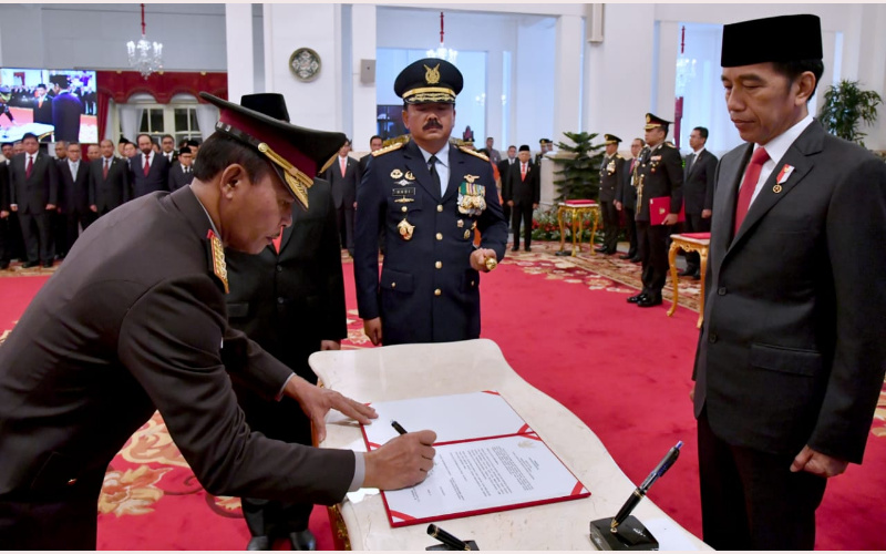Dilantik Joko Widodo, Idham Aziz Resmi Jadi Kapolri