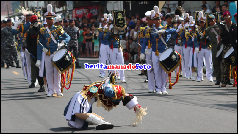 Kirab Kota Genderang Suling Gita Jala Taruna AAL Beraksi di Tomohon