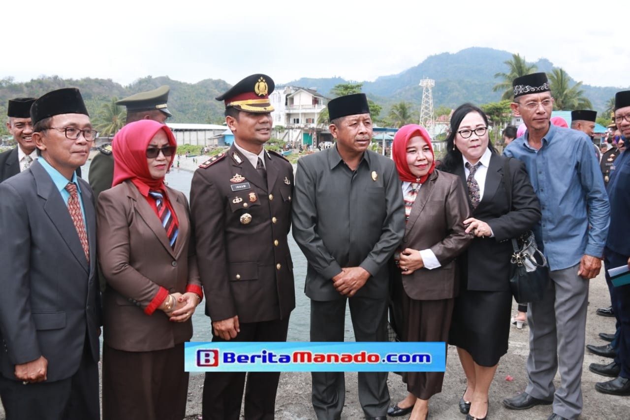 Usai Pimpin Upacara Hari Pahlawan, Kapolres Boltim Diajak Swafoto ASN