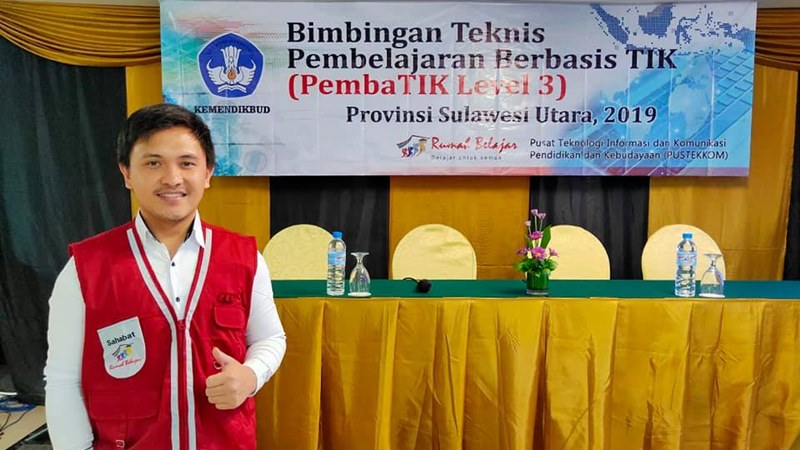 Diganjar 2 Penghargaan dari Wali Kota Manado, Riva Rori: Guru Harus Mulai Berubah