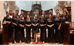 Fricilia Mixed Choir Nyanyikan Indonesia Raya di India