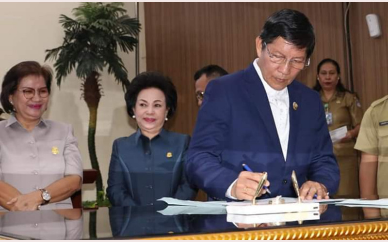 Ranperda APBD 2020 Disetujui, Vicky Lumentut dan Micler Lakat Tandatangani Berita Acara