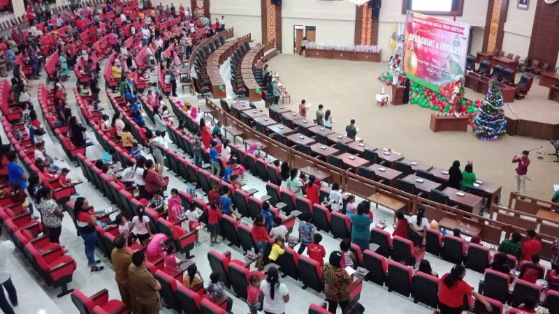 Natal Keluarga Besar DPRD Sulut Berlangsung Khidmat dan Meriah