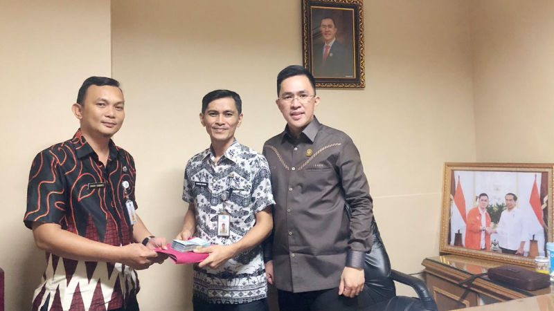 Terbuka dan Progresif, Melky Jakhin Pangemanan Kembalikan Sisa Dana Reses